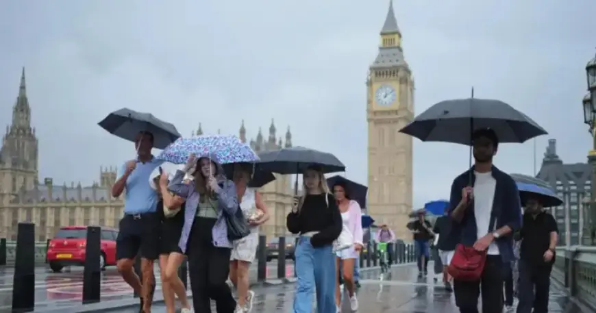 London Braces for 48-Hour Downpour in Wet February Forecast