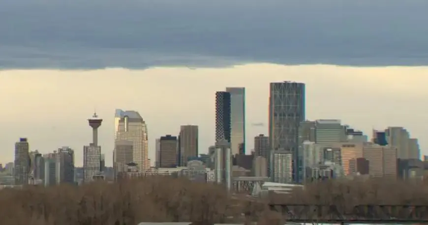 Western Canada Bakes in Heatwave as Eastern Regions Brace for Cold