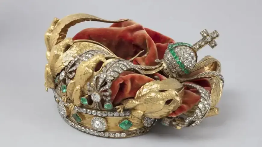 Louvre Heist Thieves’ Stolen Empress Crown to Be Fully Restored
