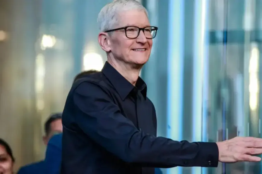 Apple’s Tim Cook Pledges to Lobby Lawmakers on Immigration Policy
