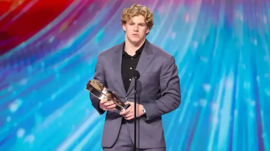 Carson Schwesinger Wins 2025 AP NFL Defensive Rookie of the Year