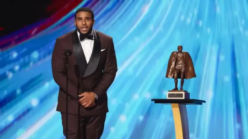Commanders’ Bobby Wagner Wins 2025 Walter Payton NFL Man of the Year