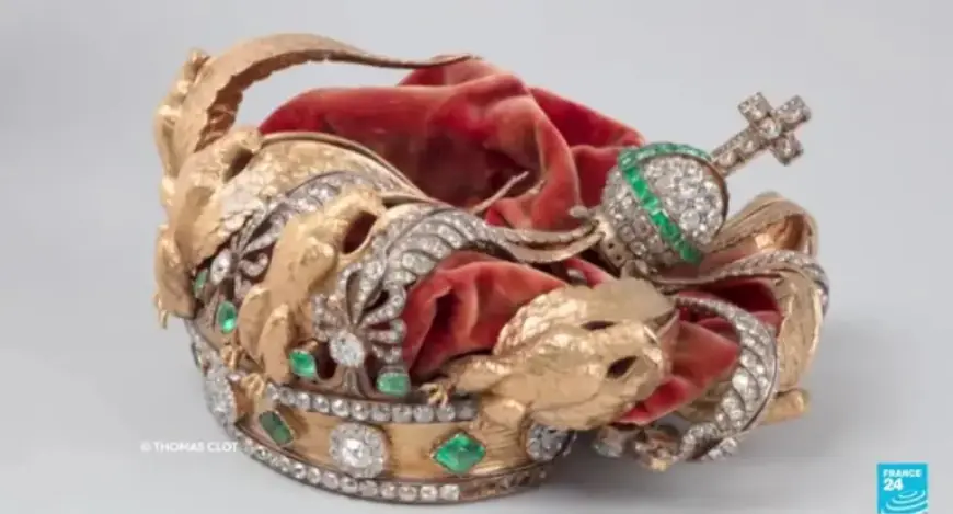 Louvre Thieves Crumple Dropped Crown