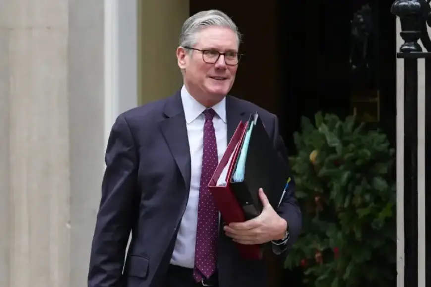 Starmer Concerns Shake FTSE 100; Major Tech Stocks Decline