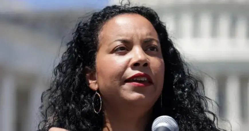 Democratic Primary Season Begins with Major Anti-Establishment Shakeup