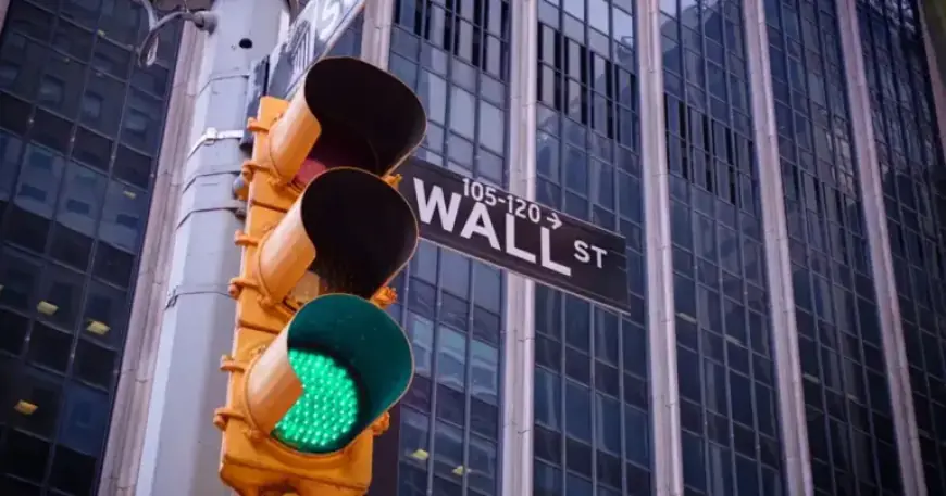 FTSE 100 Climbs as US Futures Signal Market Recovery