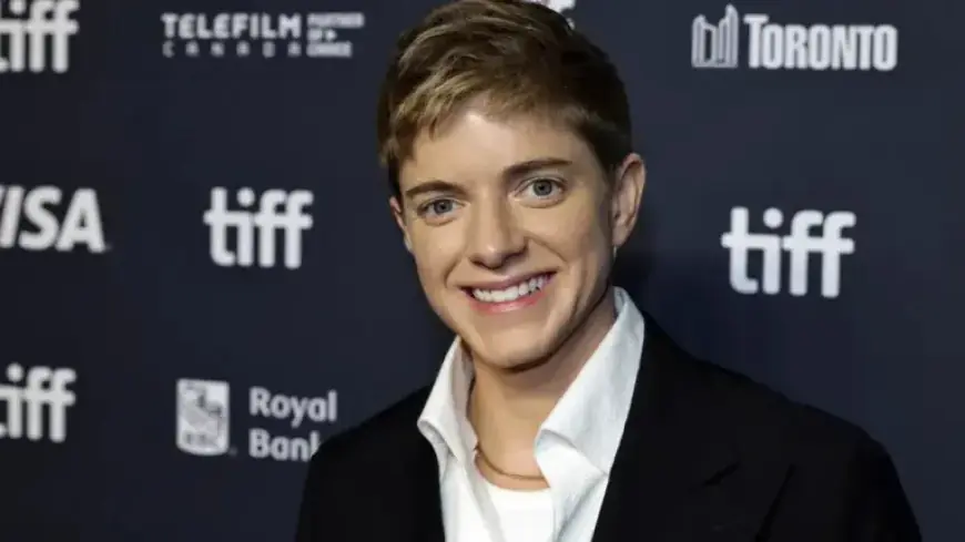 Mae Martin Secures Exclusive First-Look Deal with Netflix