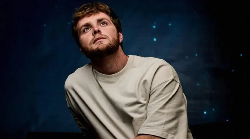 Alex Warren rides a Grammy moment into new music and a 2026 tour push