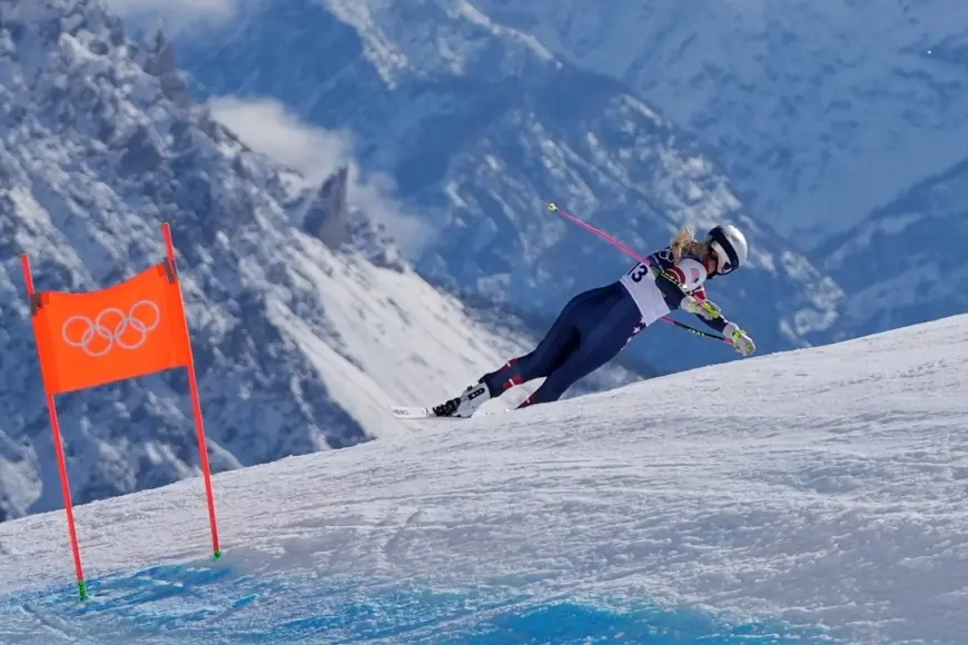 Lindsey Vonn injury update after Olympic downhill crash and airlift