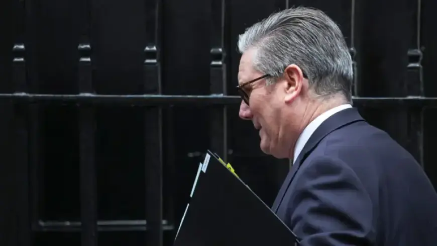 Starmer Appears Uncertain, Struggling with Self-Perception