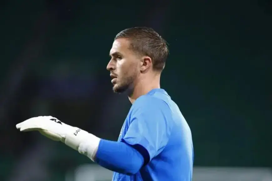 PSG Fields Safonov Without Kvaratskhelia; De Lange, Pavard Start for OM