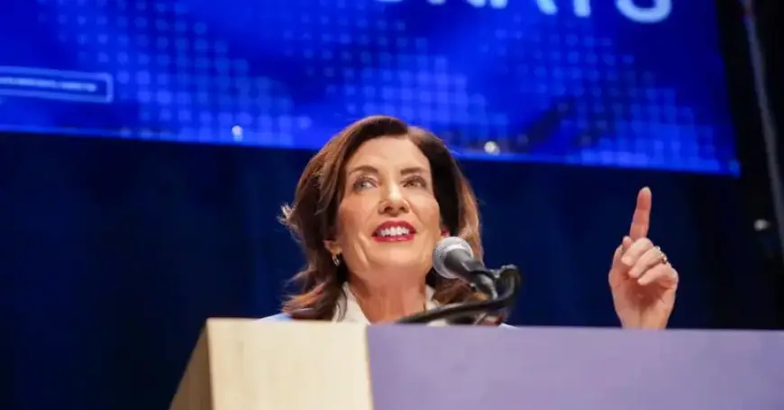 Hochul Targets Trump in Winning N.Y. Democrats’ Nomination