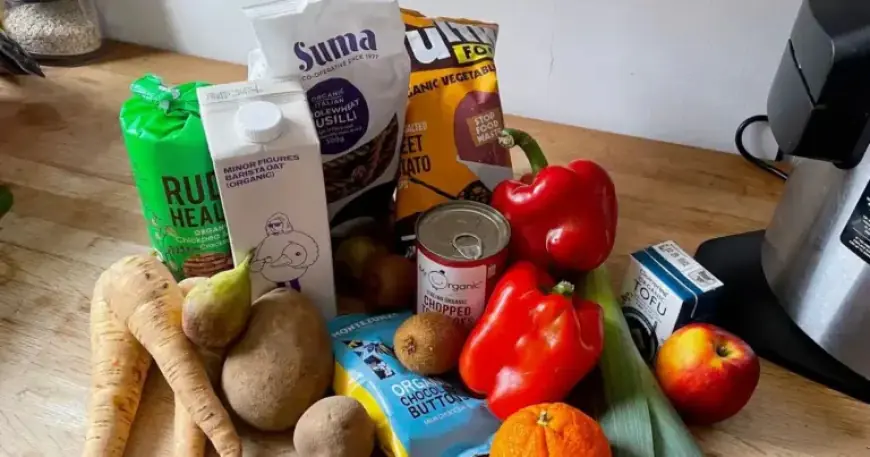 “London’s £12 Snack Box Revolutionizes Affordable Food Delivery”