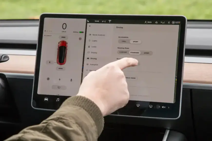 iPhone Designer Criticizes Touchscreens as Ineffective for Car Controls