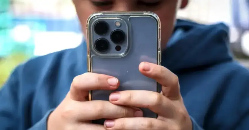 Trial Begins: Social Media Firms Accused of Addicting Children’s Brains