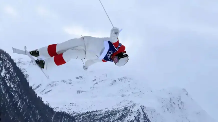 Mikaël Kingsbury and Julien Viel Reach Moguls Finals in Ski Acrobatics