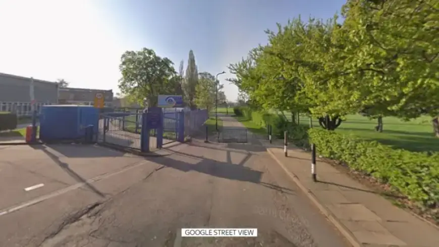 Police Pursue Teenage Suspect After Two Boys Stabbed at North London School