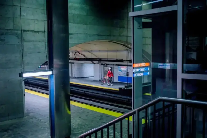 Montreal Metro System Halted Entirely