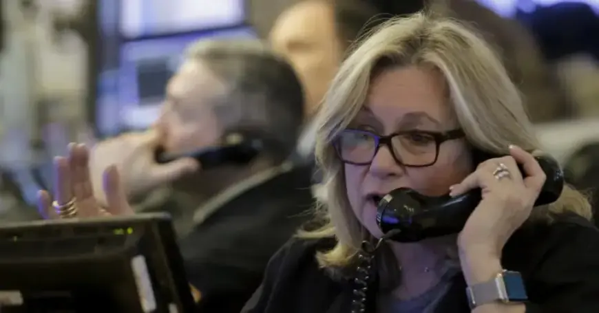 S&P 500, Nasdaq Fall as Economic Data, Earnings Take Center Stage