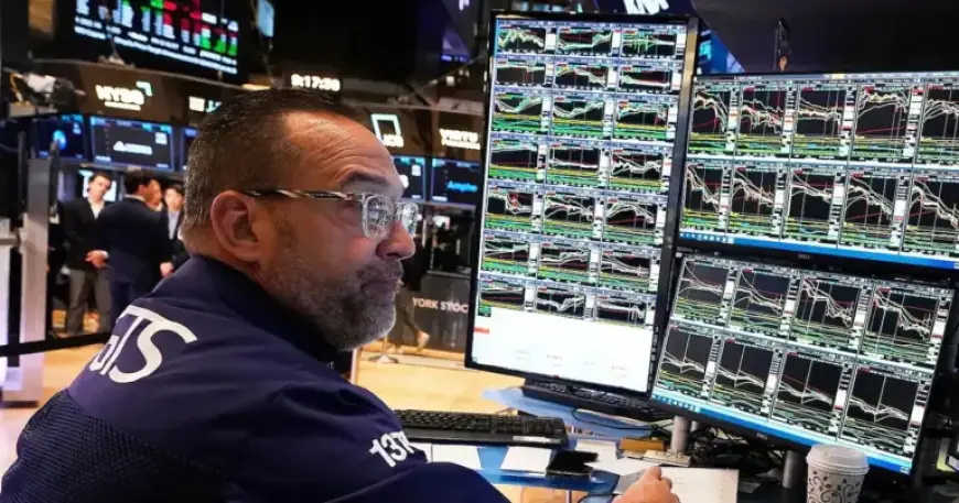 U.S. Stocks Near Record Levels as Yields Drop After Weak Shopper Report