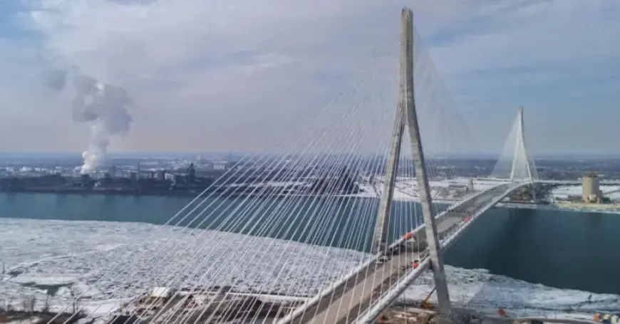 Trump Criticizes U.S.-Canada Bridge Amid Rival Owner’s Lobby Efforts