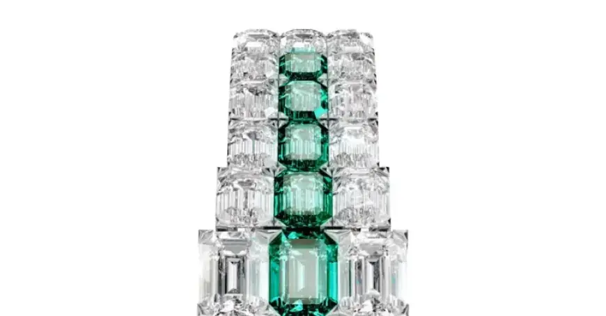 “Bangle Watch Makes a Stylish Comeback”