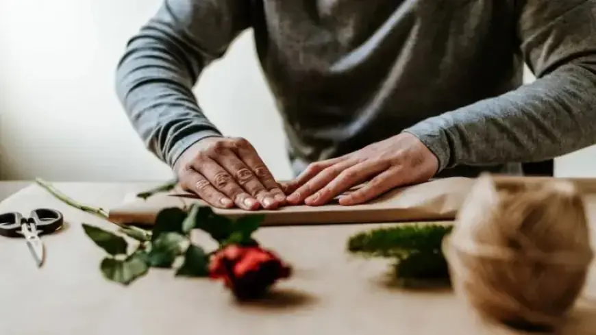 Choose Sustainable Valentine’s Day Gifts and Ditch Plastic-Wrapped Flowers