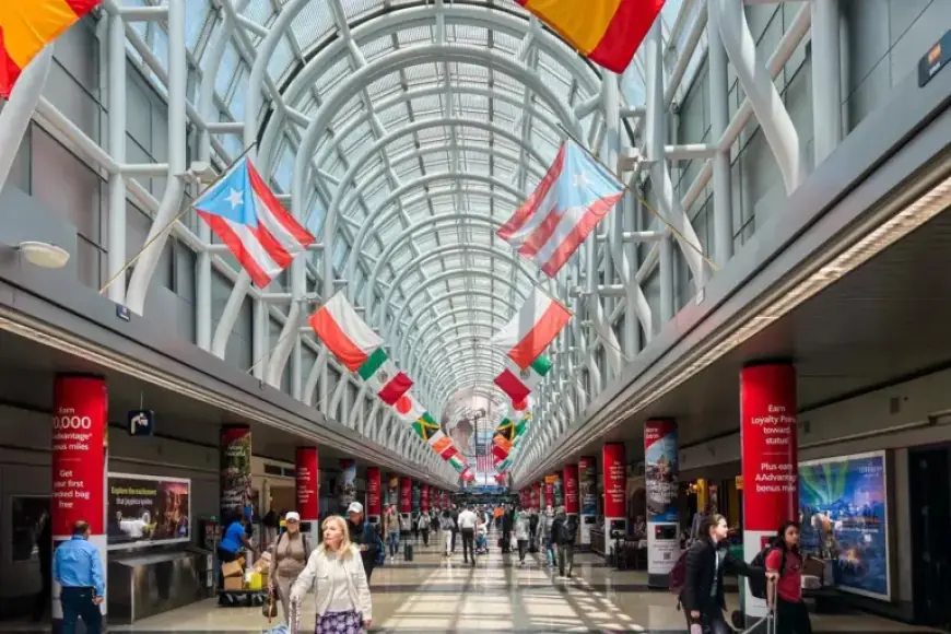 American Constructs New Admirals Club at O’Hare amid United Dispute