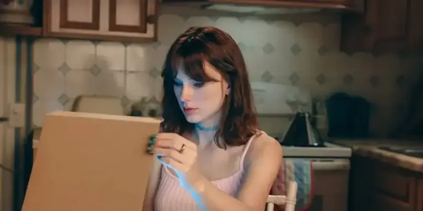 Taylor Swift’s ‘Opalite’ Nails Set to Dominate Fashion Trends