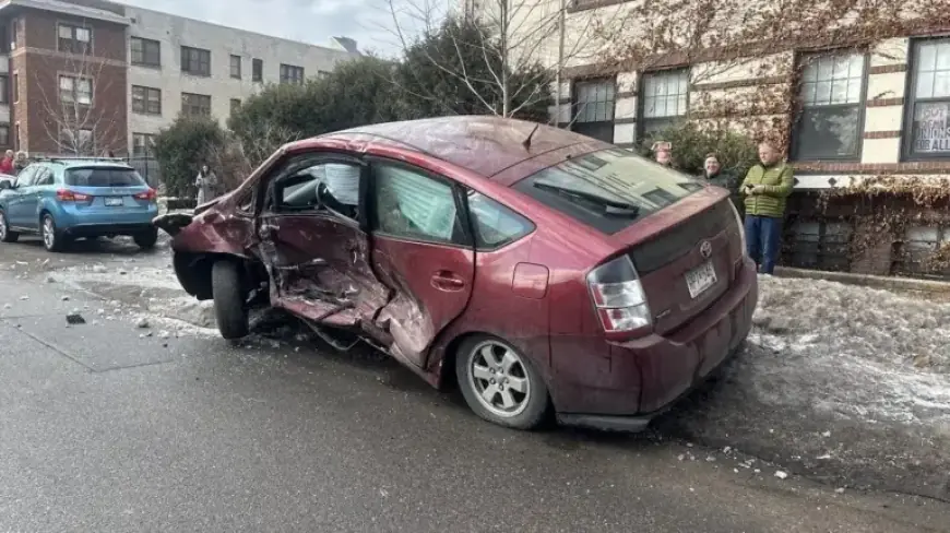 Federal Agents Respond to Multi-Car Crash in St. Paul