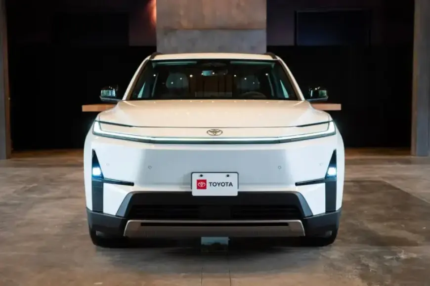 Toyota Chief Declares Electric Highlander a Mainstream Success