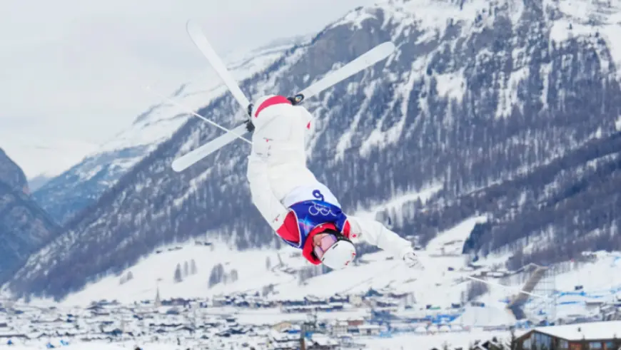 Four Canadians Advance to Moguls Finals After First Qualification Round