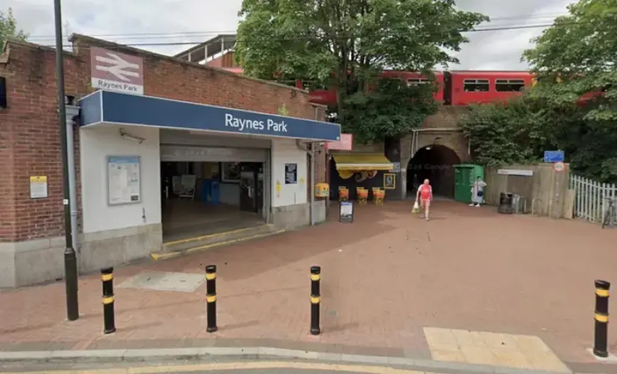 Casualty Discovered on Tracks Sparks Emergency Response at Raynes Park