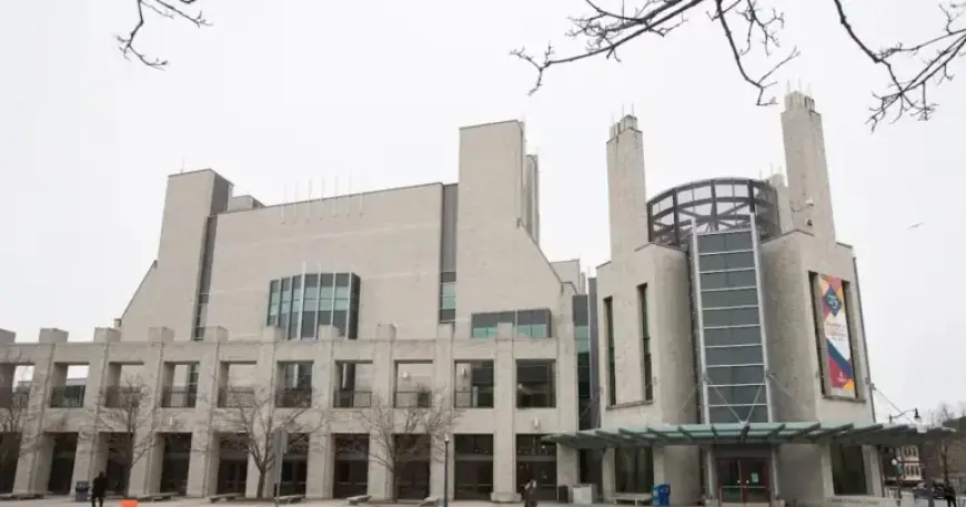 Ontario Ends Tuition Freeze, Increases Post-Secondary Funding