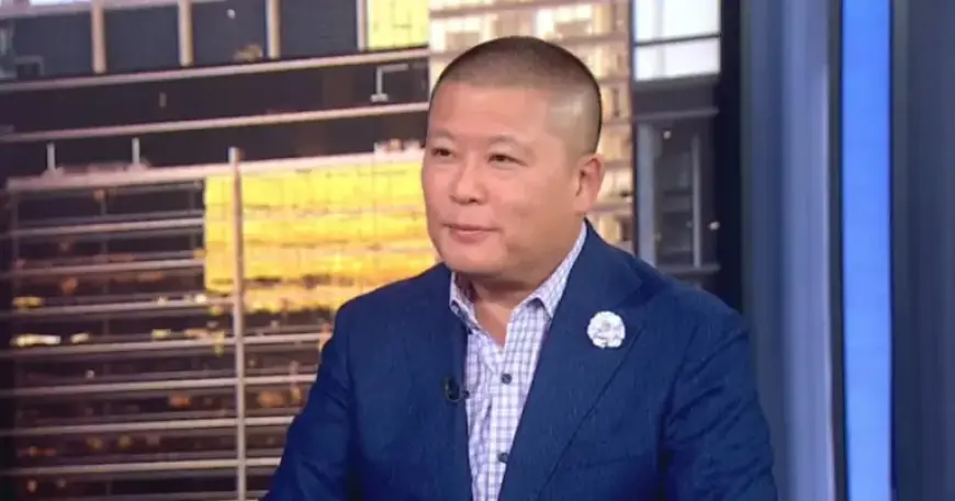 Stan Wong Shares Expert Stock Picks for February 12, 2026