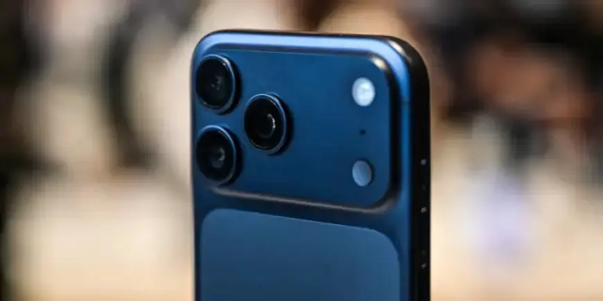 Apple Stock Drops, Triggering $200 Billion Market Cap Loss Over AI Concerns