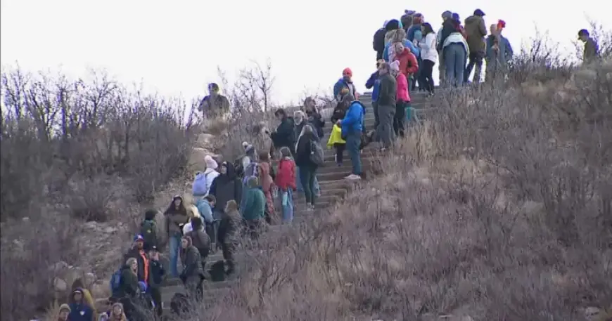 Thousands of Survivor fans sprint up Colorado’s Challenge Hill in real-world idol hunt