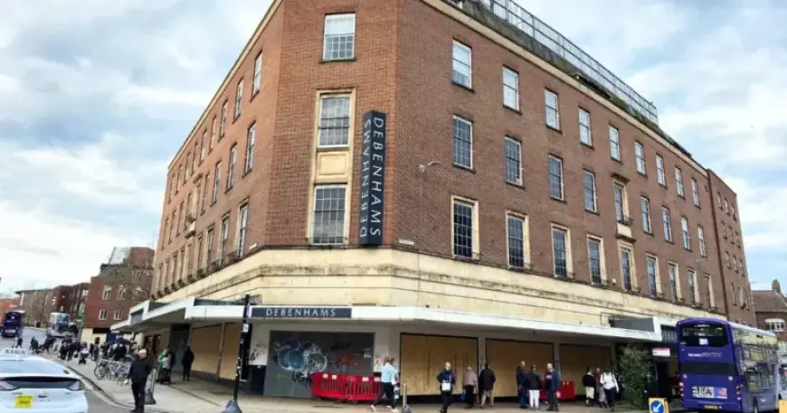 Council Overturns Debenhams Decision After Opponents Exit Meeting