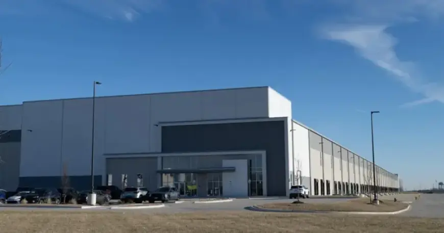 Kansas City Developers Halt ICE Detention Center Warehouse Sale Amid Public Pressure