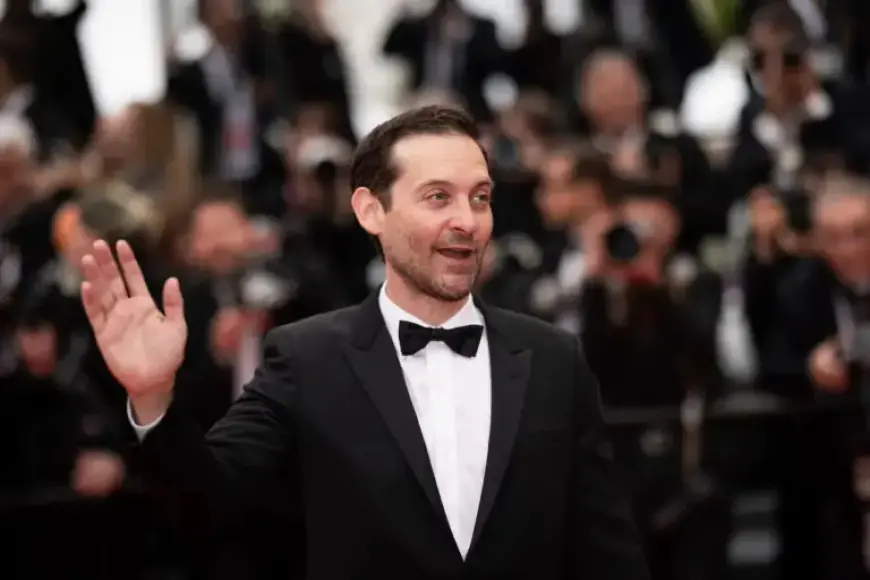 Fans Shocked by Iconic Actor’s Surprising Super Bowl Guest