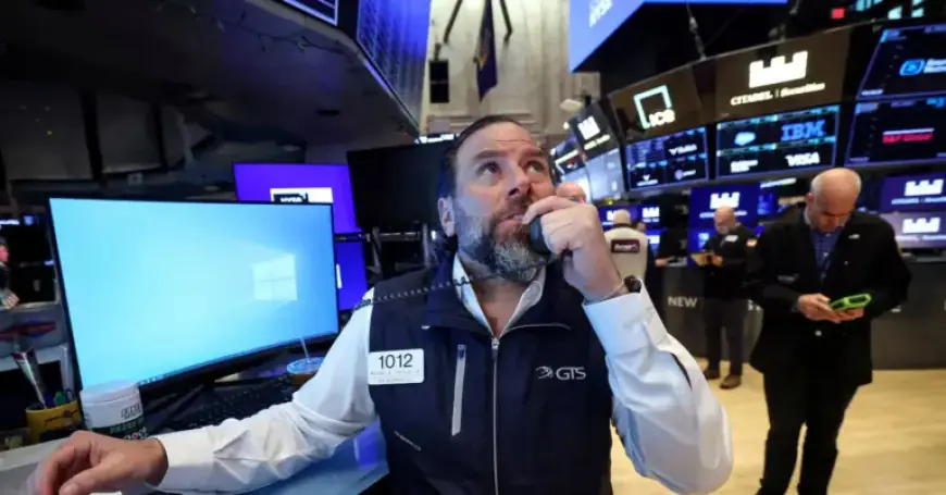 Tech Selloff Overshadows Inflation Relief, Driving Wall St Toward Weekly Losses