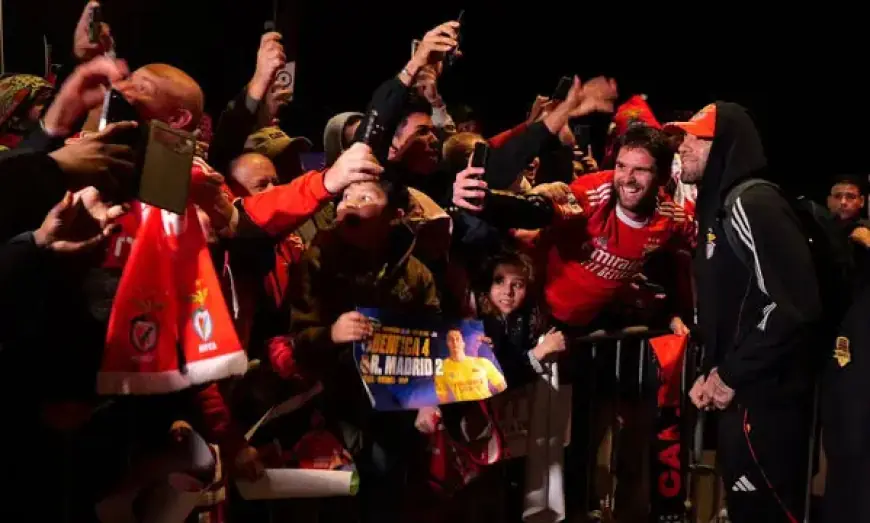 Benfica Family Shares Heartfelt Embrace