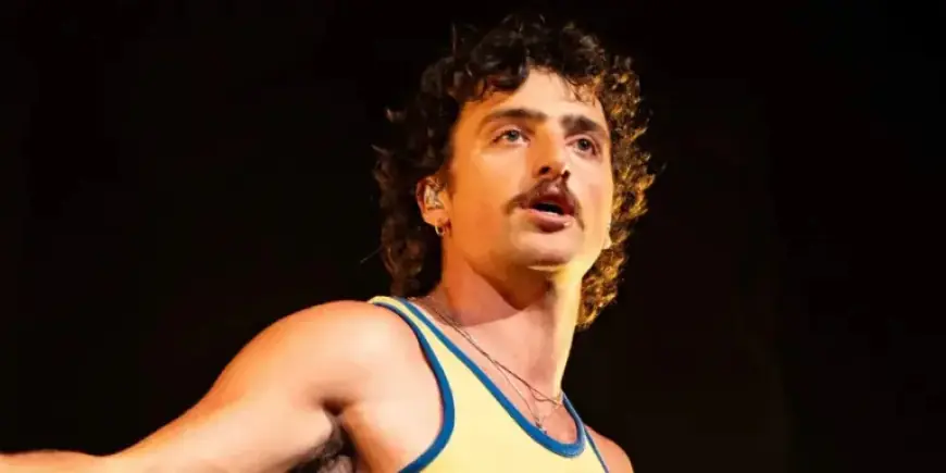 Benson Boone Sizzles in Revealing Underwear Photo