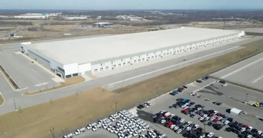 Woman Ignites KCMO Building Once Eyed for ICE Detention Use