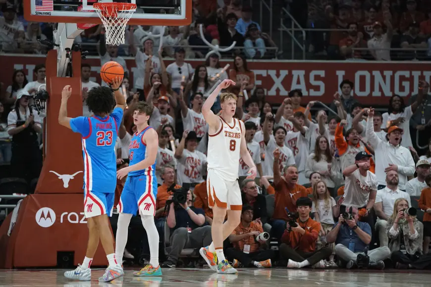 Fresh Texas travels to Missouri hoping to maintain winning streak