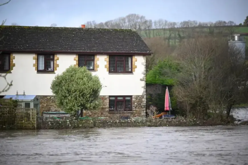 UK Prepares for Snow and Floods Amid Multiple Warnings
