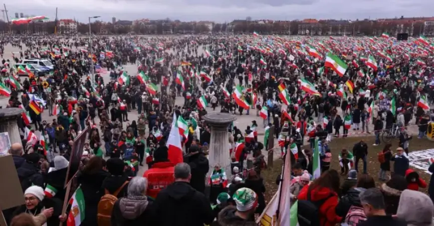 Global Diaspora Rallies Ignite Overnight Chants in Iran