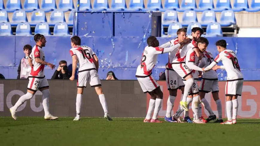 rayo vallecano - atlético madrid: Rayo routs Atlético 3-0 at Butarque