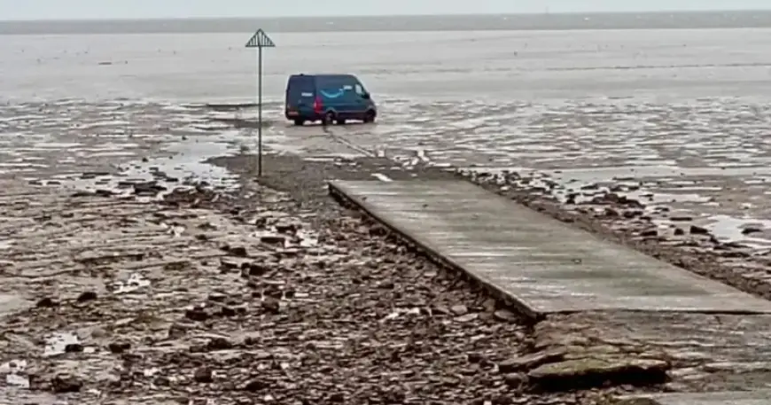 Amazon Van Left Stranded on Britain’s Dangerous Path Following GPS Error
