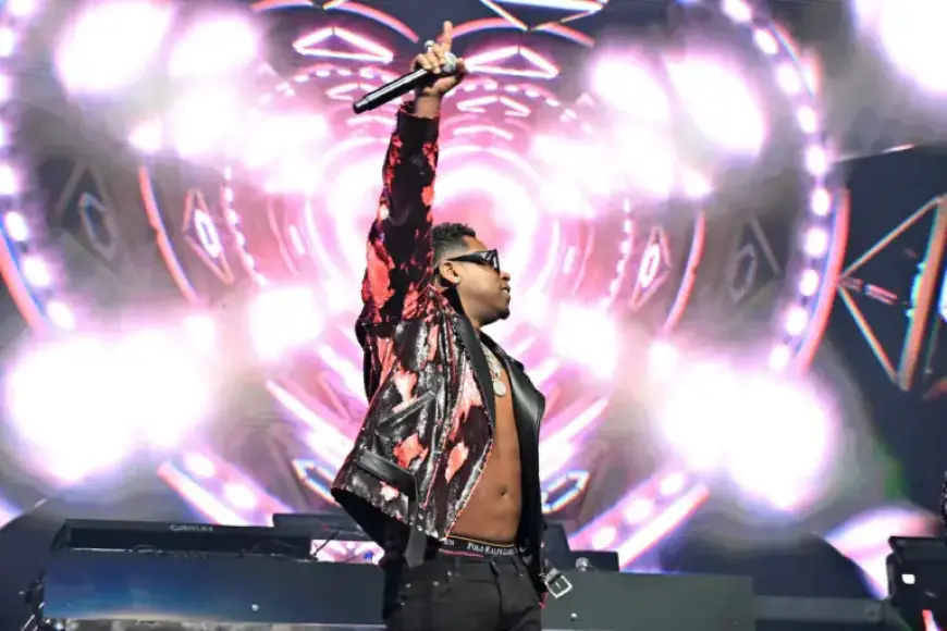 R&B Star’s Eyes Bleed on Stage Weeks After Announcing Illness